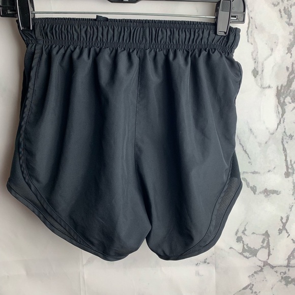 Nike women’s 3” Dry Tempo core running shorts - Picture 3 of 8